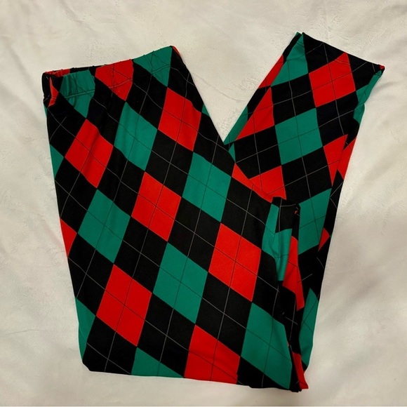 Vibrant Red and Green Argyle Leggings for Festive Comfort - Picture 3 of 5
